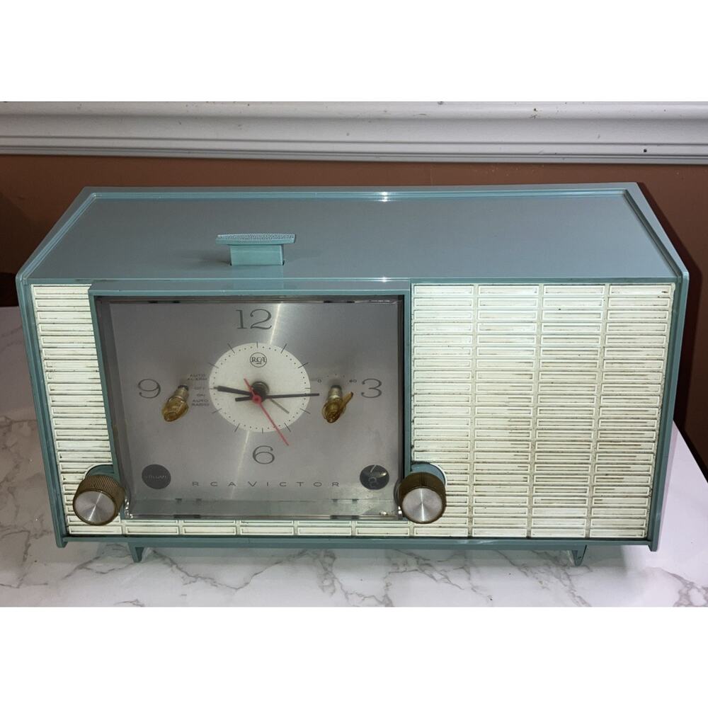 Vintage Mainer Blue & White RCA Victor Alarm Clock AM Radio Model 4RD40